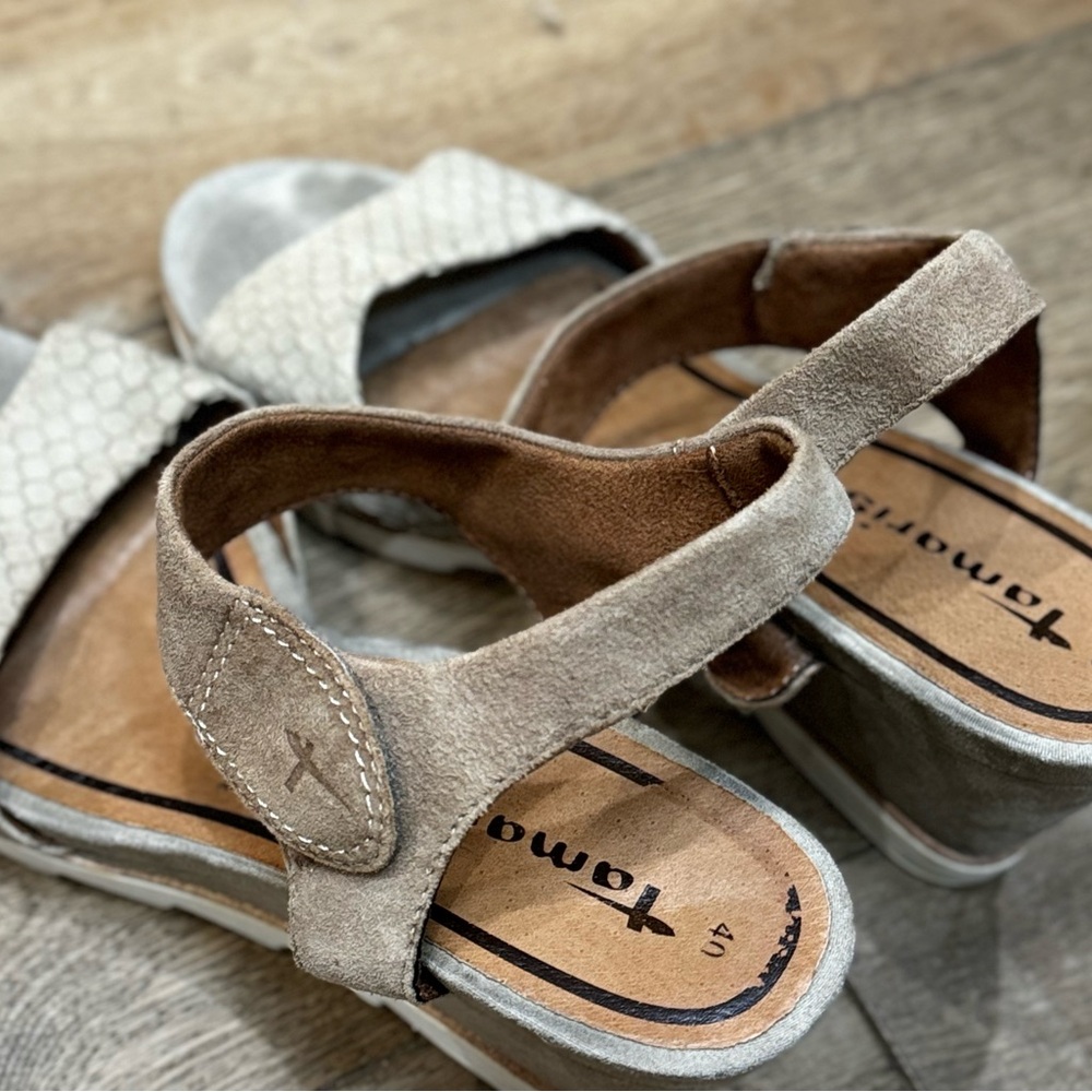 Leather sandals